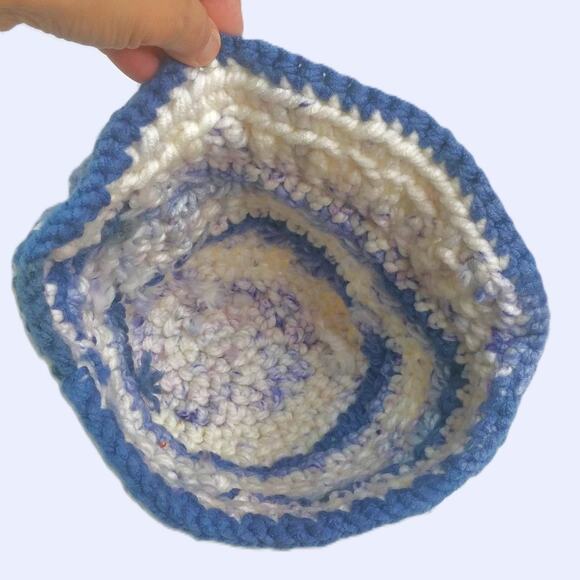 NEW Crochet Newsboy Flower Hat Hand Crafted Blue Cream Colors Brim Warm Beanie - Picture 7 of 10